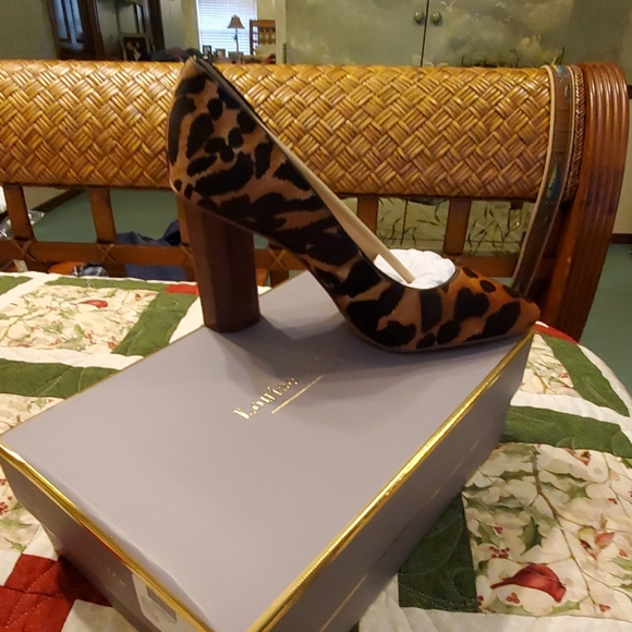 SHOES - Picture 4 of 8